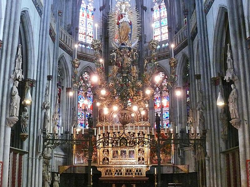 Altar Innen - St. Viktor Dom