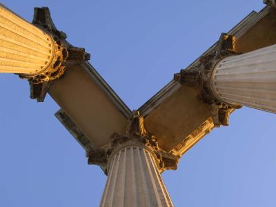 Säulen des Hafentempels im Archälogischen Park Xanten von Unten