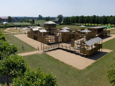 Spielplatz Holzburg im Archäologischen Park