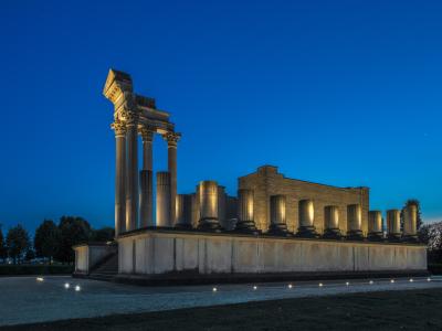 Hafentempel mit nächtlich blauen Himmel