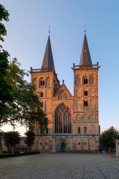 Dom Sankt Viktor Front-Außen-Ansicht