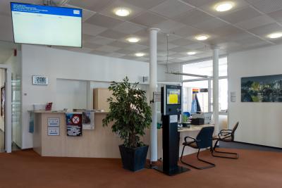 Informationstheke im Bürgerservicebüro im Rathaus Xanten